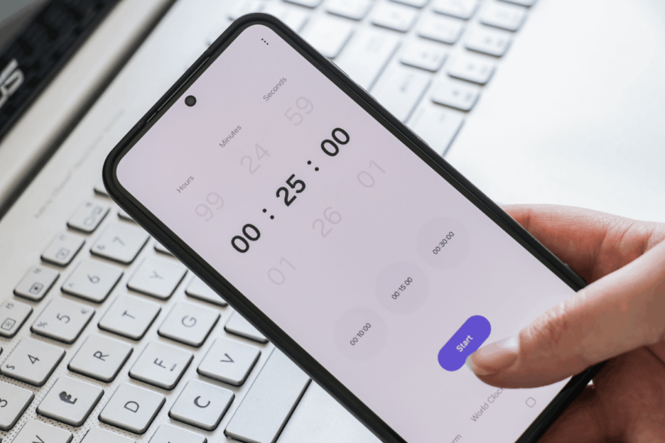 A mobile phone showing a timer of 25 minutes.